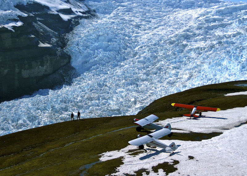Flugzeuge am Gletscherrand.jpg