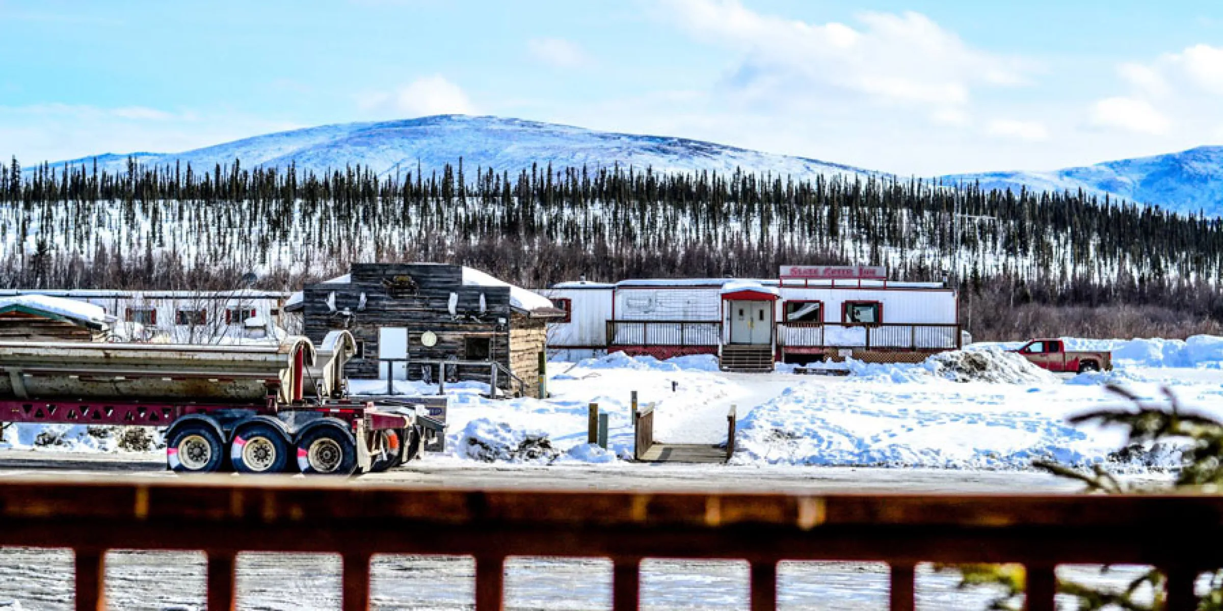 coldfoot-dalton-highway-alaska-01.jpg