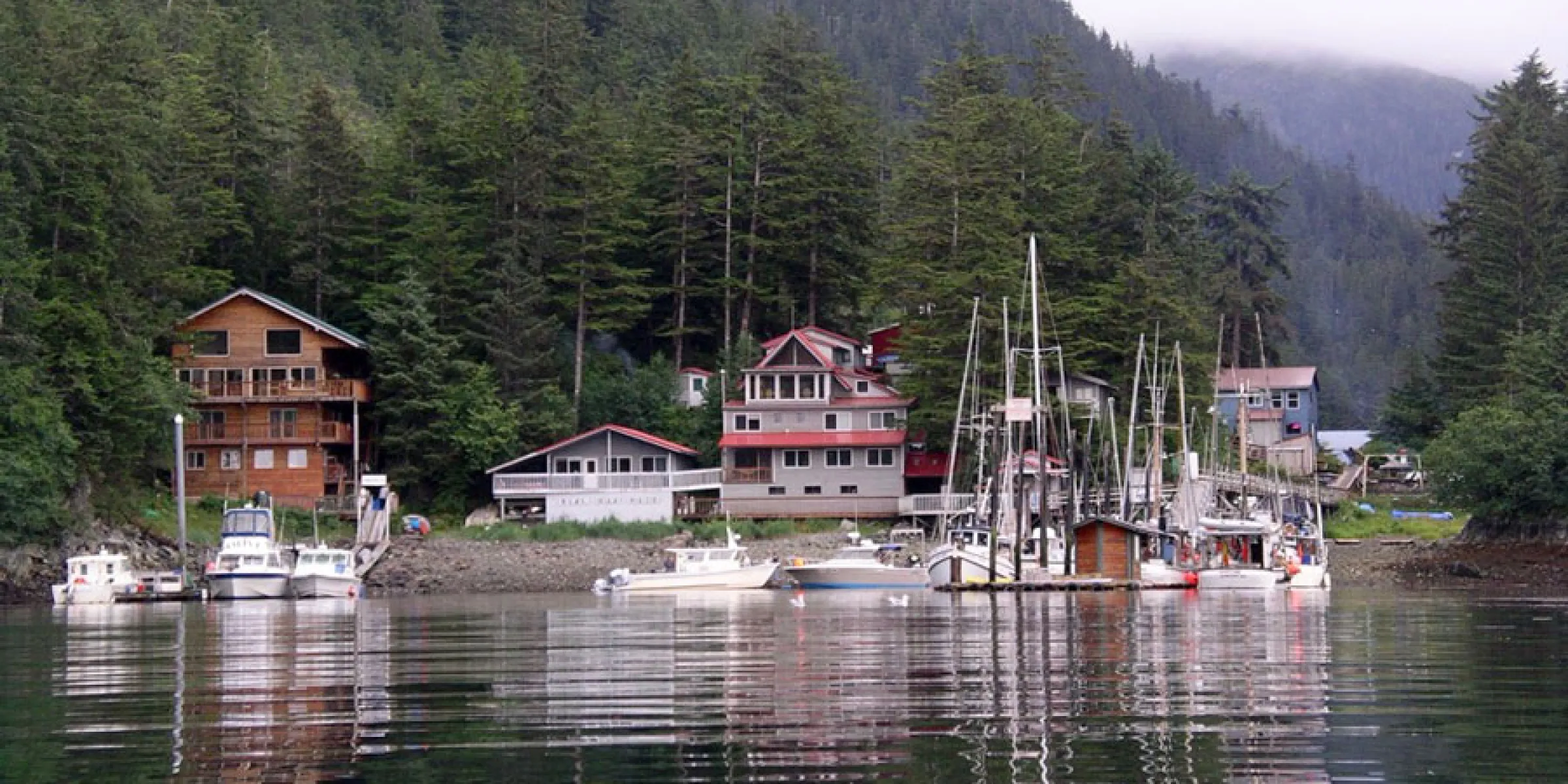 Elfin Cove ist ein kleines typisches Fischerdorf in Alaska und Geheimtipp für jeden Angel Urlauber