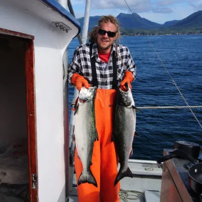 Die Ocean Wave bietet sich ideal zum Lachs-Trolling beim Angel Urlaub in Alaska an